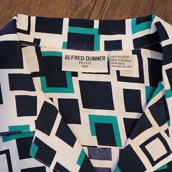 🤸‍♀️3 for 12🤸‍♂️ Vintage 70s Groovy Squares Top - Picture 4 of 4